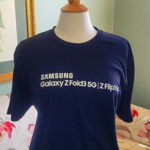 Samsung Galaxy Z Fold3 5G black T shirt Size Large